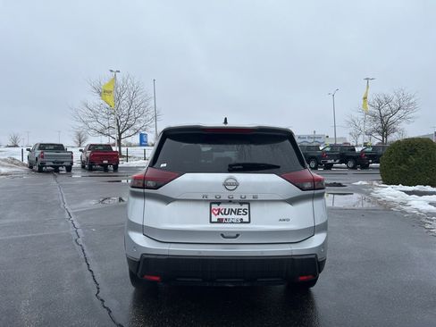 Used 2024 Nissan Rogue S image 4