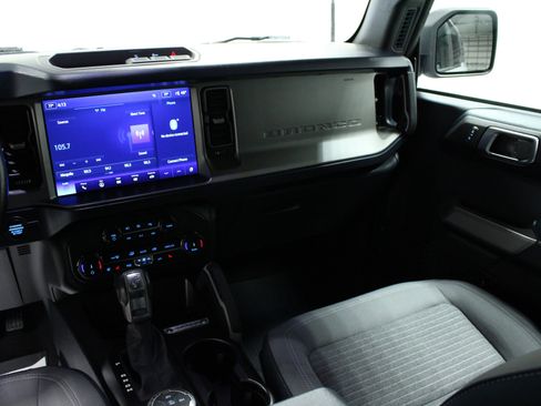 Used 2022 Ford Bronco Outer Banks image 19