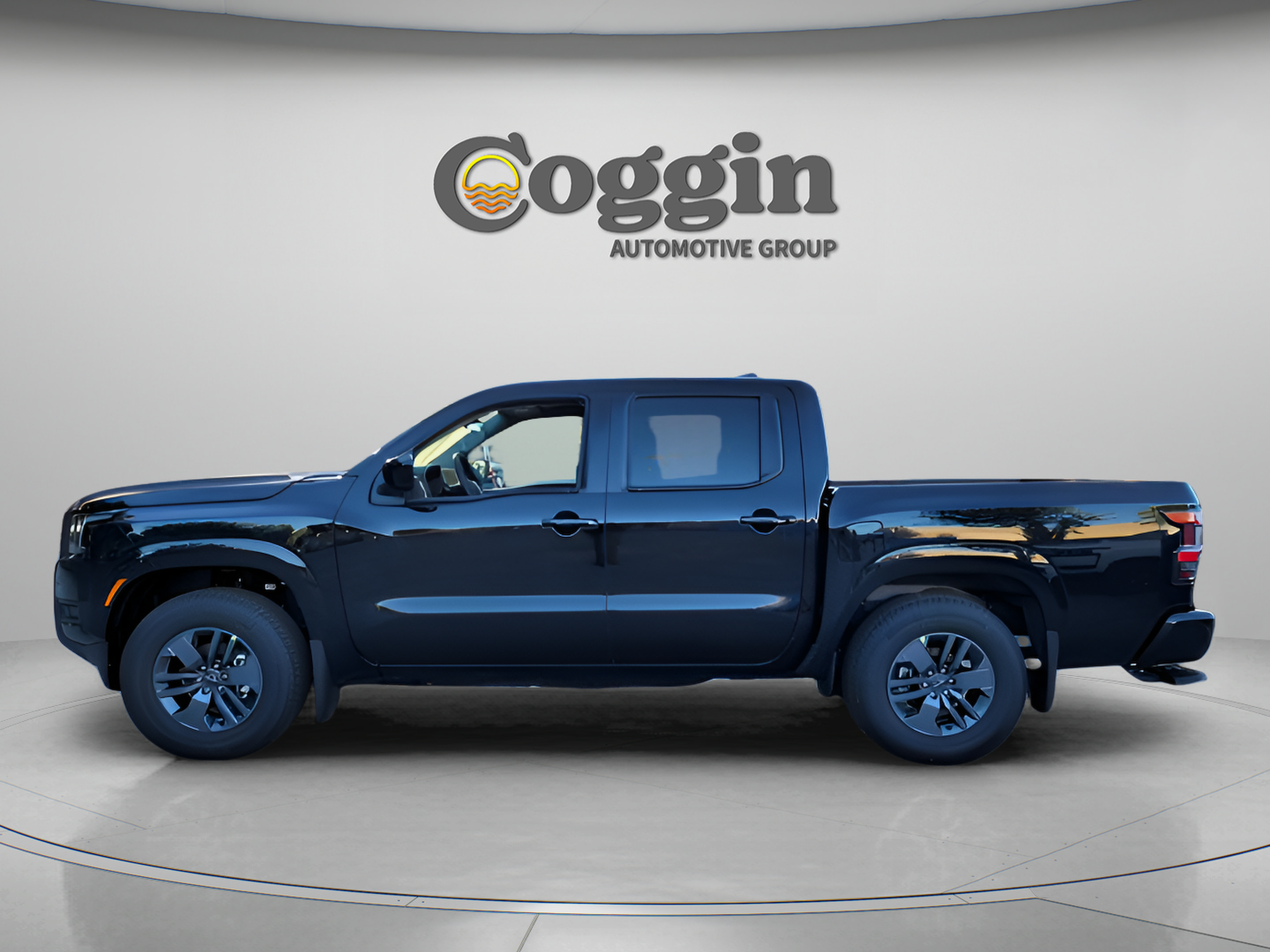 Used 2026 Nissan Frontier SV w/ Tow Package RWD image 3