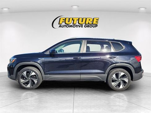 Used 2024 Volkswagen Taos SE image 6