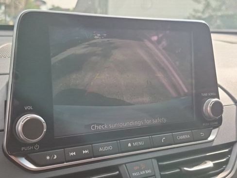 Used 2025 Nissan Altima 2.5 SV FWD image 17
