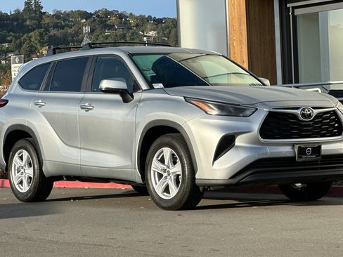 Used 2023 Toyota Highlander L image 9