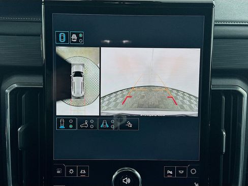 Used 2025 GMC Acadia Elevation image 23