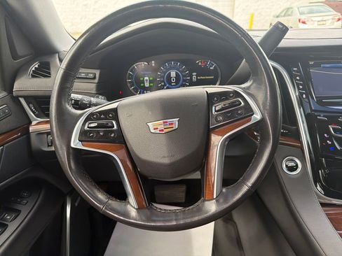 Used 2020 Cadillac Escalade Luxury w/ Escalade Sport Edition image 23