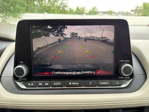 Used 2025 Nissan Rogue SV w/ SV Premium Package FWD image 23