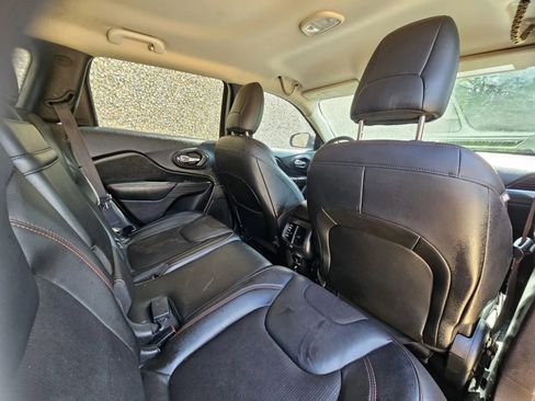 Used 2015 Jeep Cherokee Trailhawk image 11