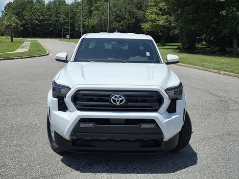 Used 2025 Toyota Tacoma SR5 RWD image 2