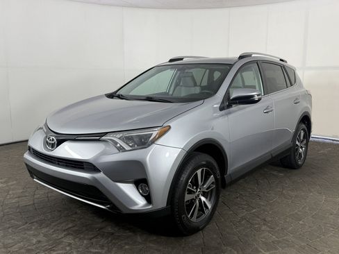 Used 2016 Toyota RAV4 XLE AWD/4WD image 3