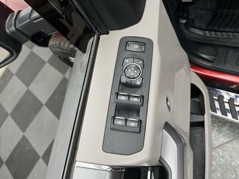 Certified 2018 Ford F250 XLT w/ XLT Premium Package image 10