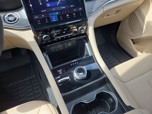 Used 2025 Jeep Grand Cherokee Limited image 14