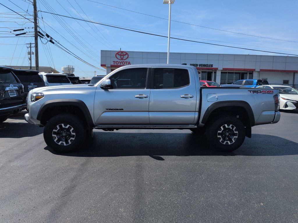 Used 2023 Toyota Tacoma TRD Off-Road w/ TRD Premium Off Road Package AWD/4WD image 2