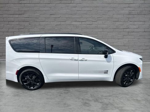 New 2027 Chrysler Pacifica Select AWD/4WD image 7