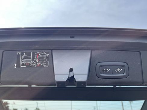 Used 2020 Volvo XC60 T5 Momentum AWD/4WD image 19