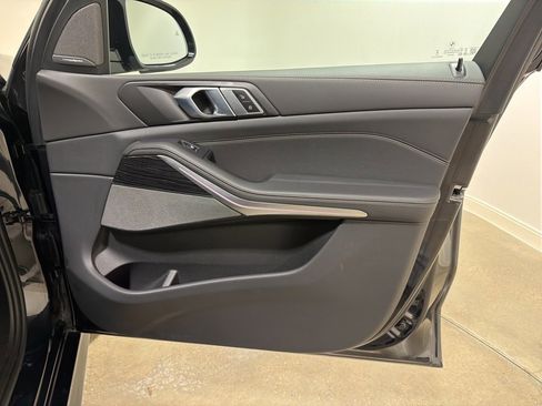 Used 2025 BMW X5 M60i w/ Climate Comfort Package image 23