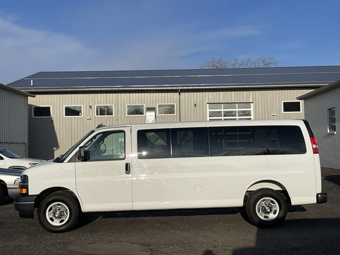 Used 2025 Chevrolet Express 3500 LT w/ LT Preferred Equipment Group RWD image 6