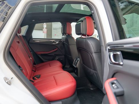 Certified 2026 Porsche Macan AWD/4WD image 24