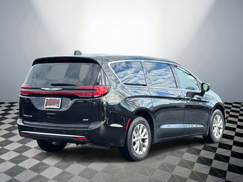 Used 2023 Chrysler Pacifica Touring-L AWD/4WD image 6