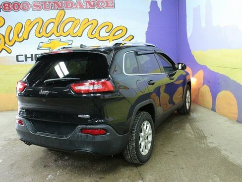 Used 2016 Jeep Cherokee Latitude w/ Cold Weather Group image 8