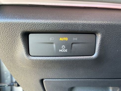 New 2026 Volkswagen Tiguan SE image 19