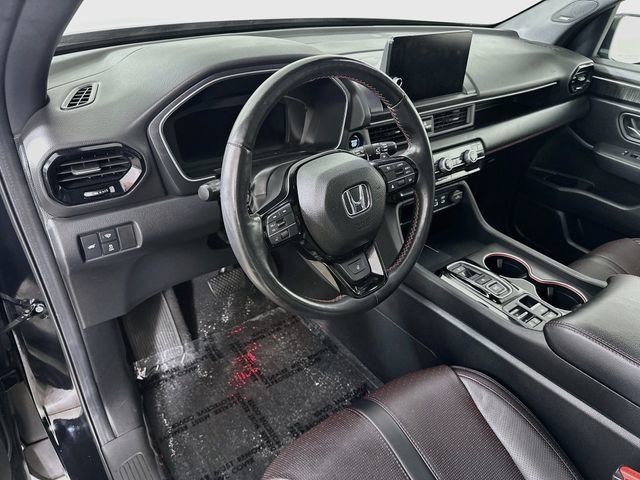 Certified 2025 Honda Pilot Black Edition image 24