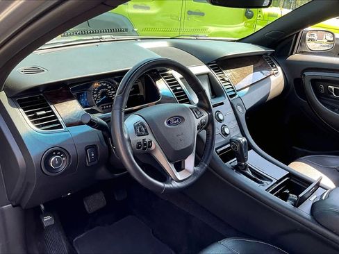 Used 2015 Ford Taurus Limited FWD image 17