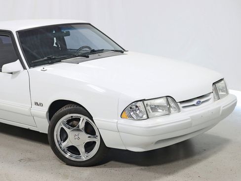 Used 1989 Ford Mustang LX RWD image 2