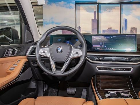 Certified 2025 BMW X7 xDrive40i image 16