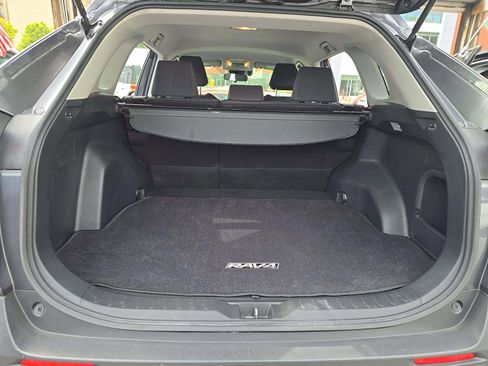 Used 2019 Toyota RAV4 LE w/ Carpet Mat Package AWD/4WD image 5