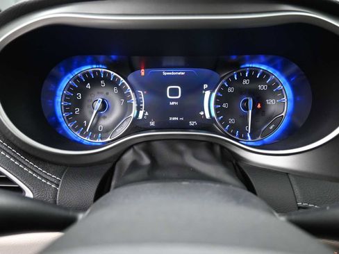 Used 2022 Chrysler Pacifica Touring-L image 7