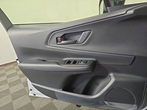 Used 2026 Toyota Prius Plug-In Hybrid image 29