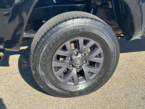 Used 2023 Toyota Tacoma SR5 AWD/4WD image 38