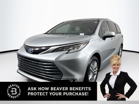 Certified 2023 Toyota Sienna Limited image 1