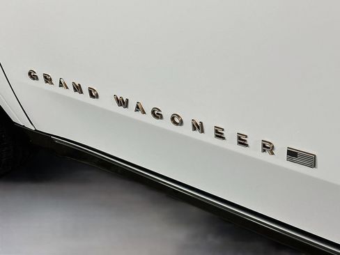 Used 2022 Jeep Grand Wagoneer Series III w/ HD Trailer Tow Package AWD/4WD image 29