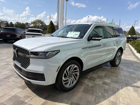 New 2025 Lincoln Navigator Reserve image 5