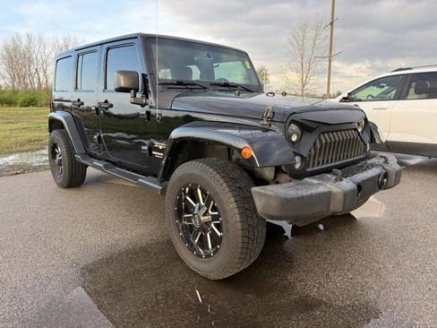 Used 2016 Jeep Wrangler Unlimited Sahara w/ Connectivity Group AWD/4WD image 5