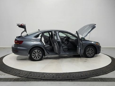 Used 2019 Volkswagen Jetta SE FWD image 17