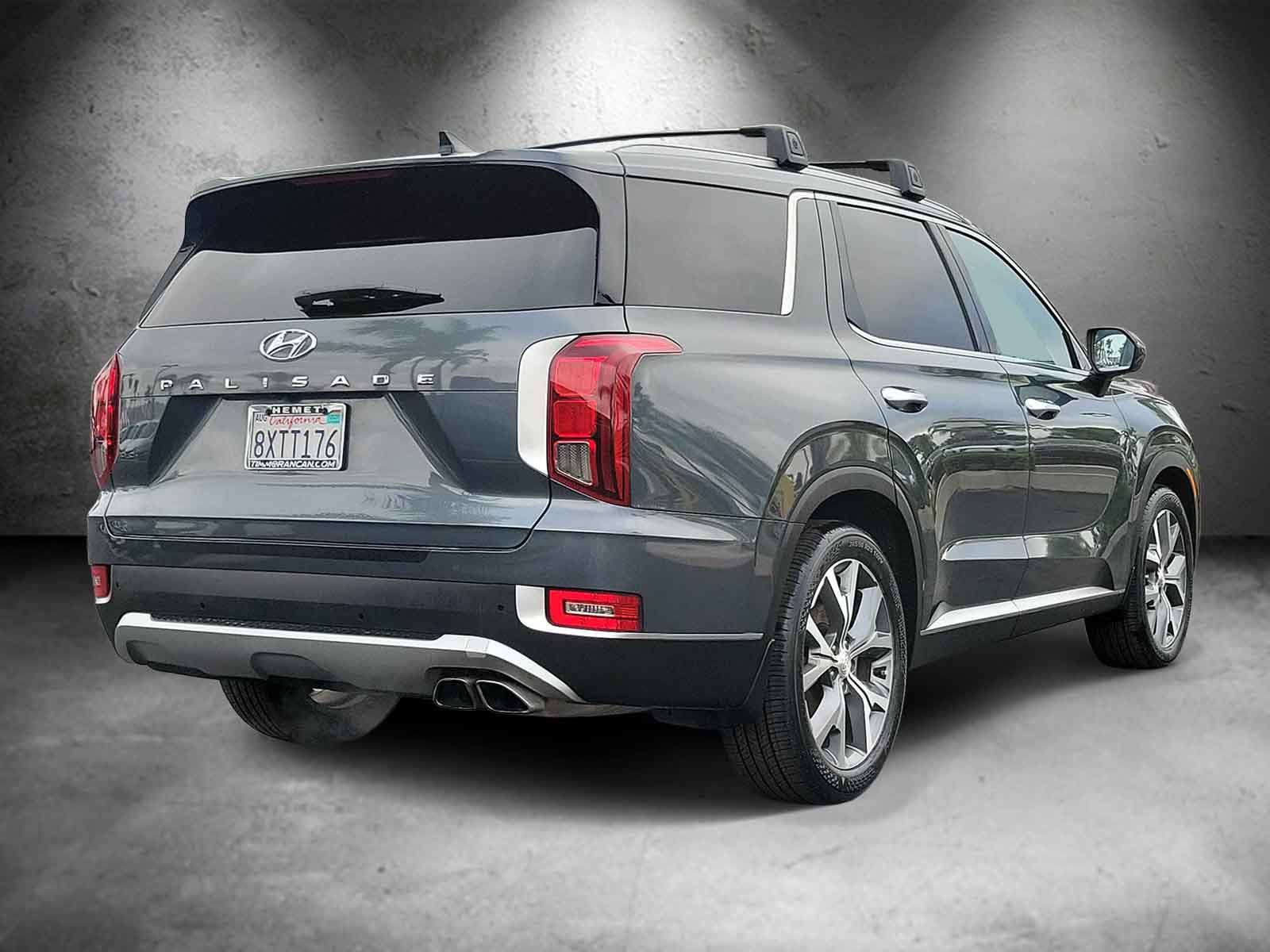 Used 2022 Hyundai Palisade SEL w/ Premium Package FWD image 3