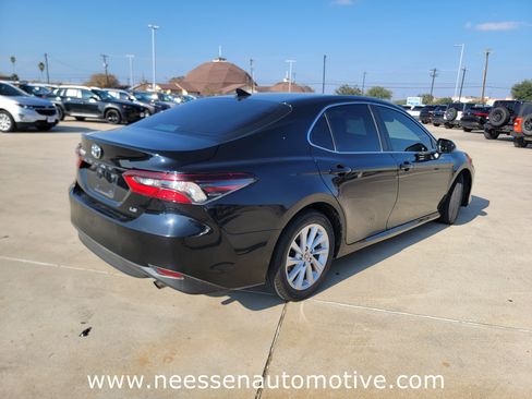 Used 2022 Toyota Camry LE image 7