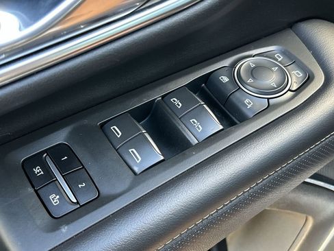 Used 2022 Chevrolet Suburban Premier image 23