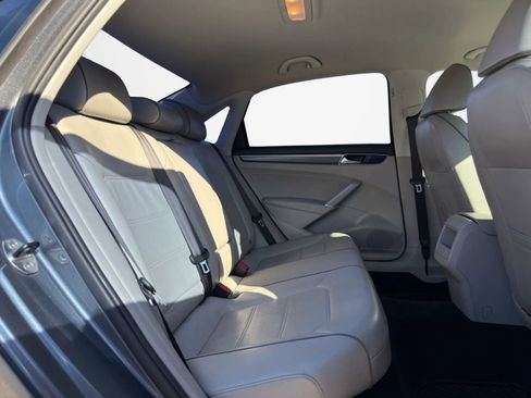 Used 2017 Volkswagen Passat 1.8T R-Line w/ R-Line Lighting Package image 24