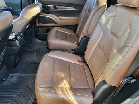 Used 2022 Kia Telluride SX w/ SX Prestige Package image 9