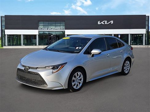 Used 2022 Toyota Corolla LE image 2