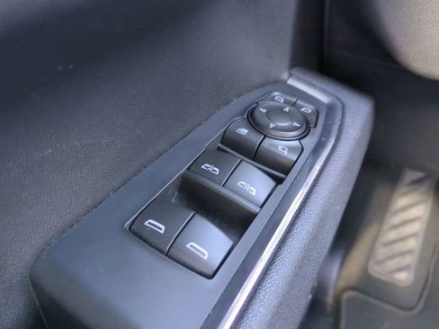 Certified 2025 GMC Sierra 1500 SLT image 28