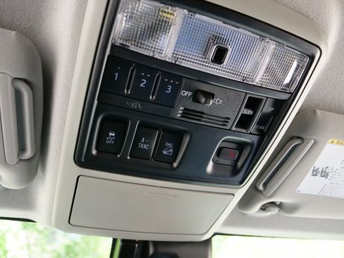 Used 2023 Toyota 4Runner Limited AWD/4WD image 18