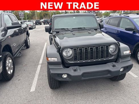 Used 2025 Jeep Wrangler Sport image 9