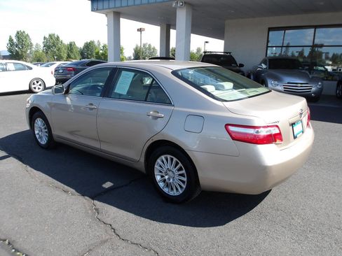 Used 2007 Toyota Camry LE FWD image 3