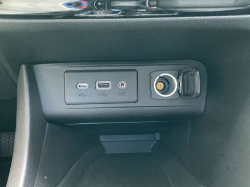 Used 2022 Buick Encore GX Select w/ Sport Touring Package FWD image 44