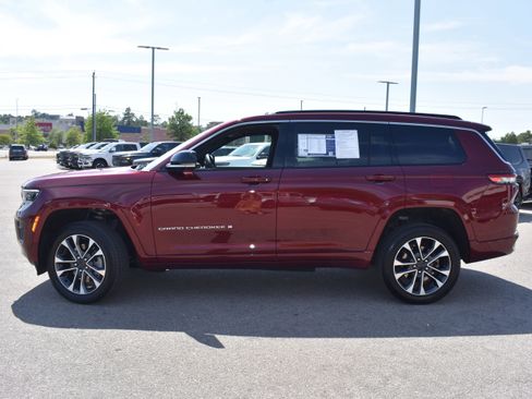 Used 2025 Jeep Grand Cherokee L Overland w/ Advanced Protech Group III AWD/4WD image 6