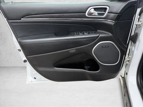 Used 2018 Jeep Grand Cherokee Summit image 10