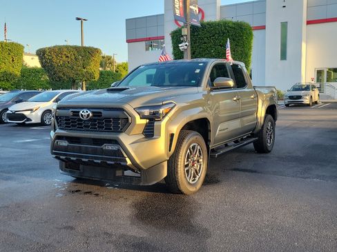 Used 2024 Toyota Tacoma TRD Sport image 5